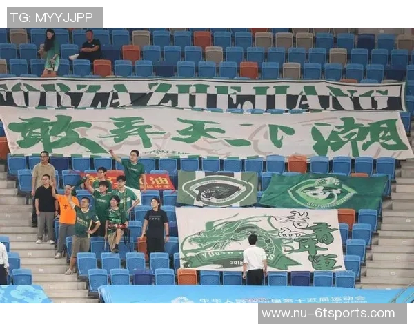 从绿茵场到新舞台那些成功转行的足球明星故事