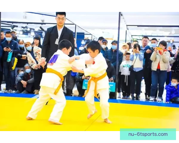 柔道冠军之路：勇往直前，无惧挑战